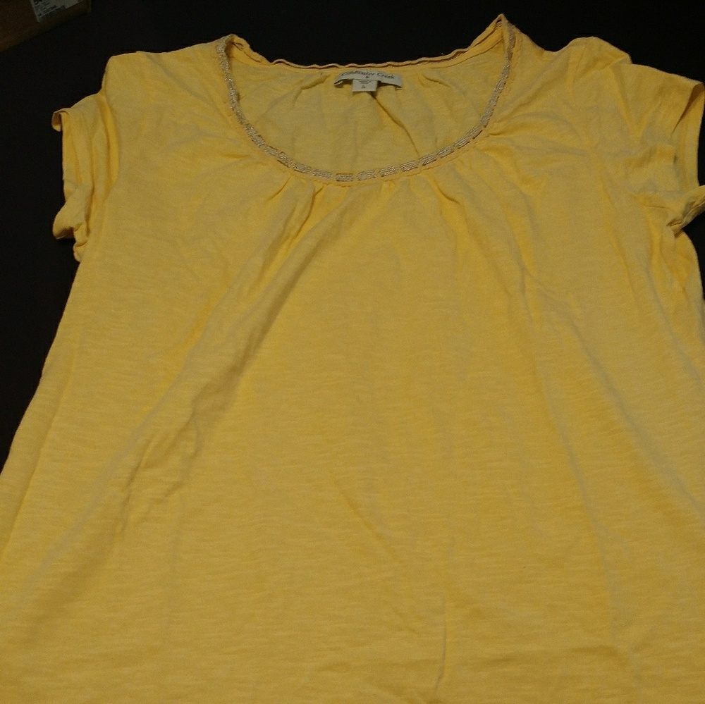 Cute yellow t shirt